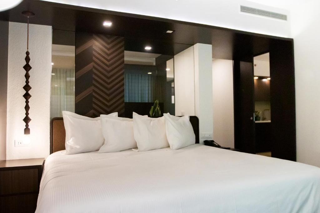 Eurobuilding Hotel & Suites Lecheria Екстериор снимка