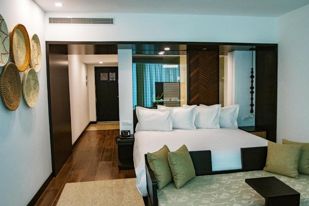 Eurobuilding Hotel & Suites Lecheria Екстериор снимка