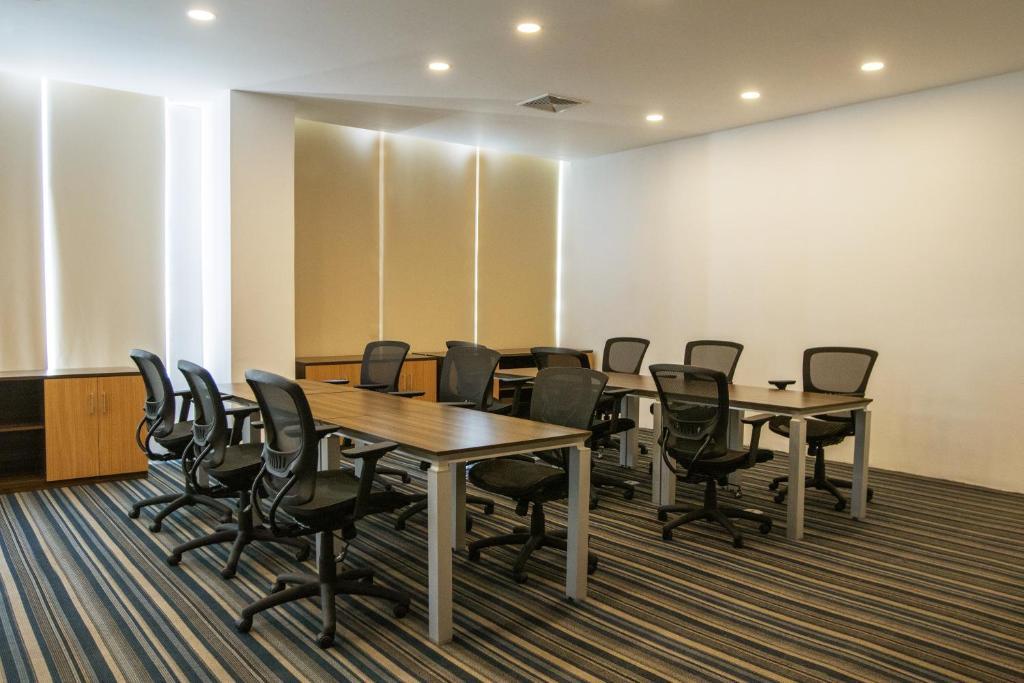 Eurobuilding Hotel & Suites Lecheria Екстериор снимка