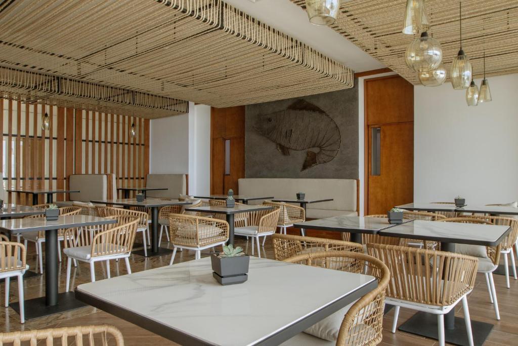 Eurobuilding Hotel & Suites Lecheria Екстериор снимка